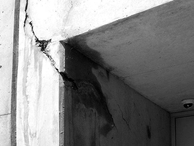Crack in concrete wall.