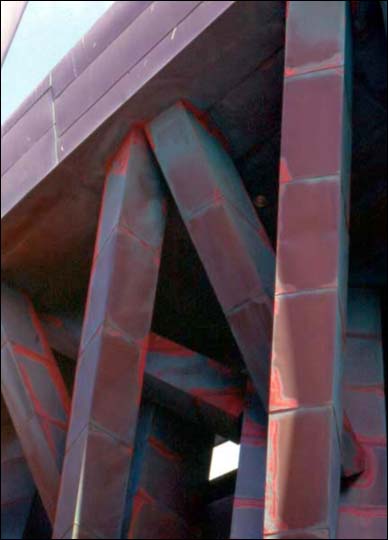 Gehry's 340 Main St., Venice showing metal panels